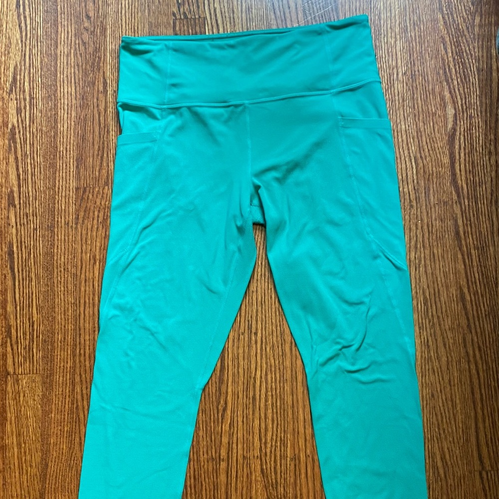 High waisted slash pocked leggings